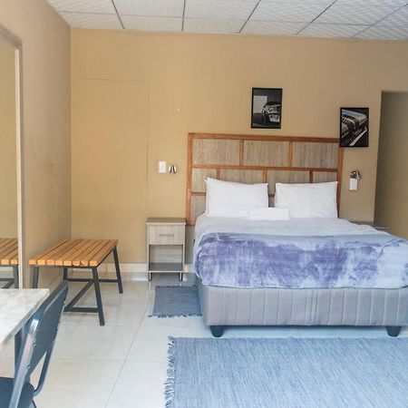 Ondangwa Rest Camp Panzió Kültér fotó