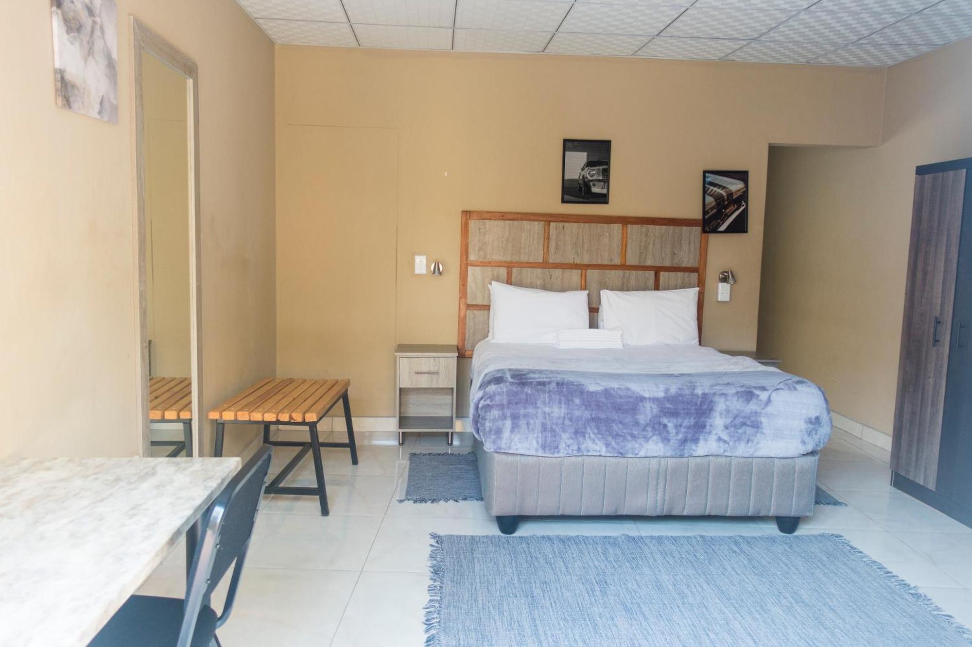 Ondangwa Rest Camp Panzió Kültér fotó