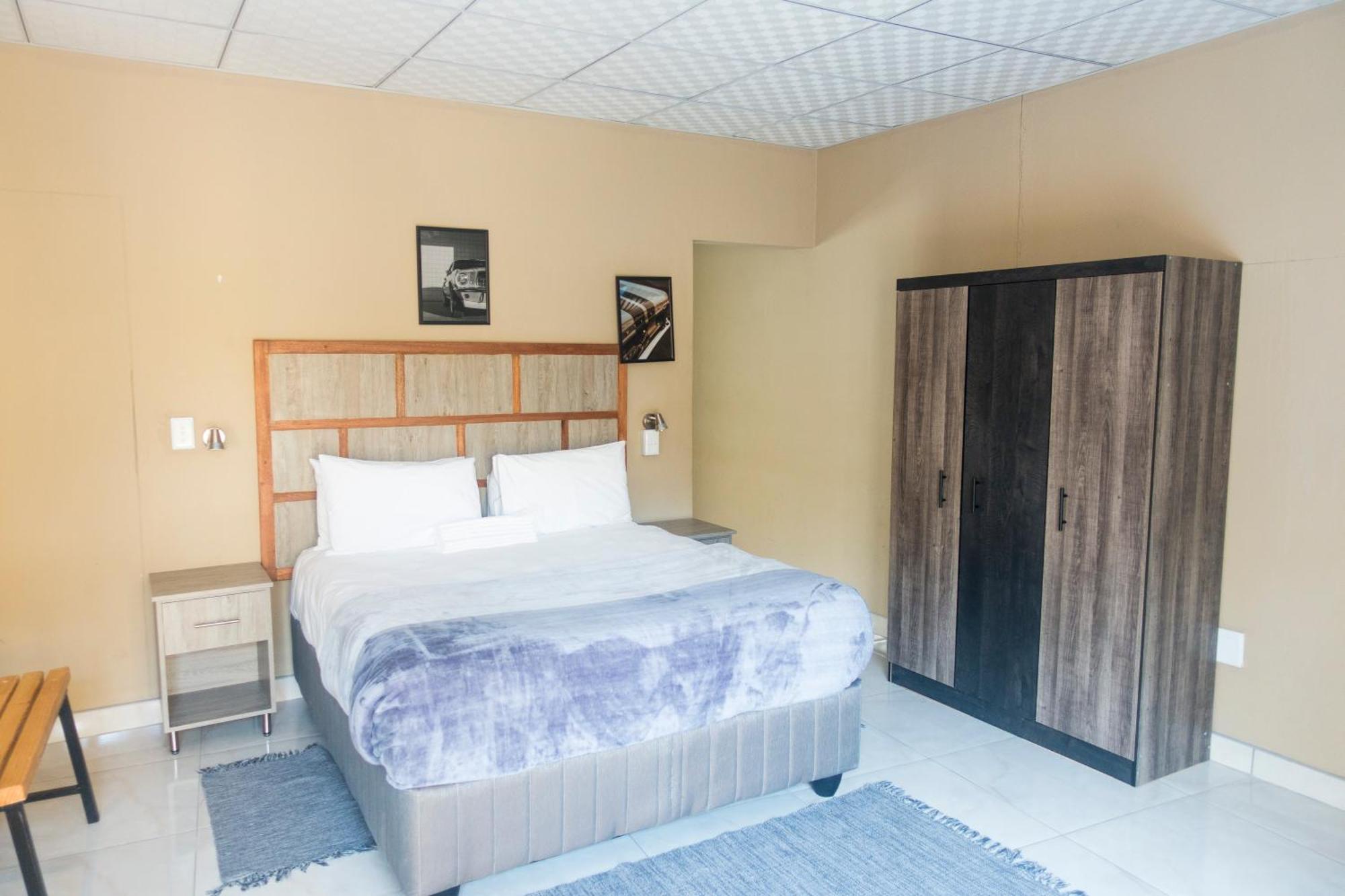 Ondangwa Rest Camp Panzió Kültér fotó